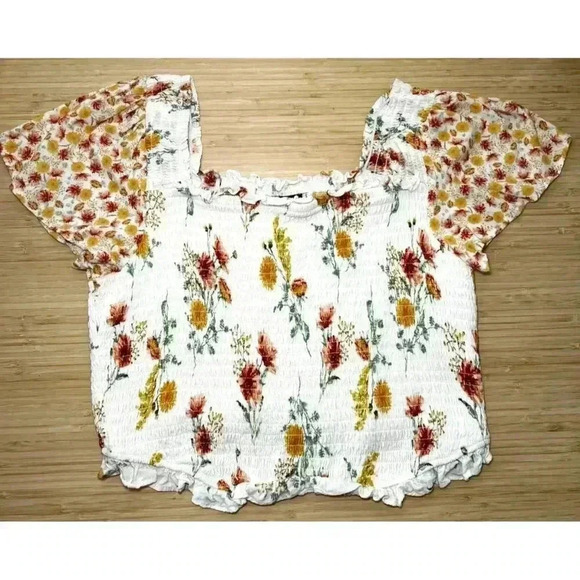 Torrid Warm Sunset Floral Smocked Flutter Sleeve Crop Top 1 (1x) EUC - Picture 12 of 15